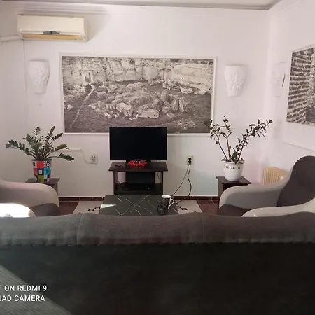 International 2-star Spacious 88 Sq M Apartamento